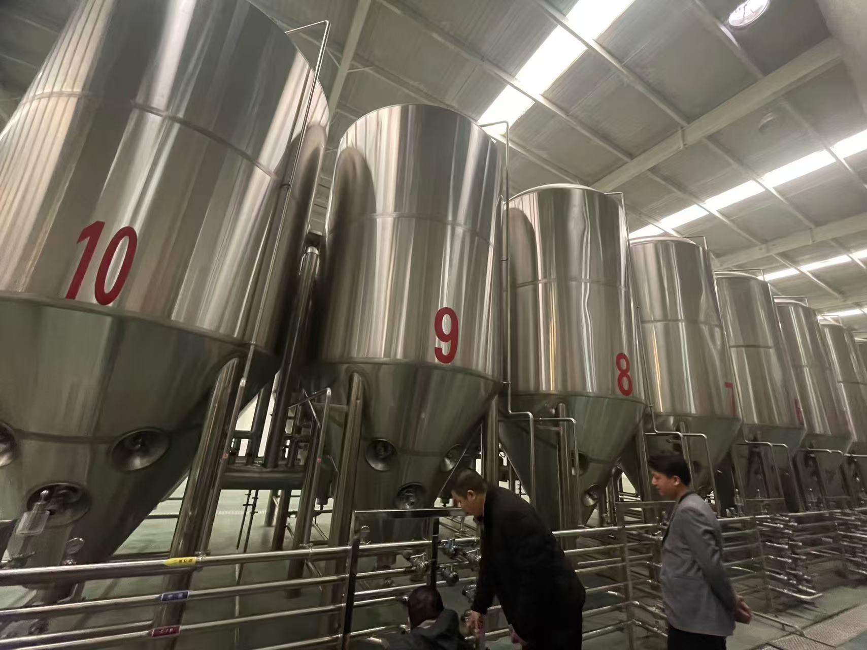 唐山精酿啤酒设备厂—平面布置、设备设计、制造、调试、培训等一条龙服务